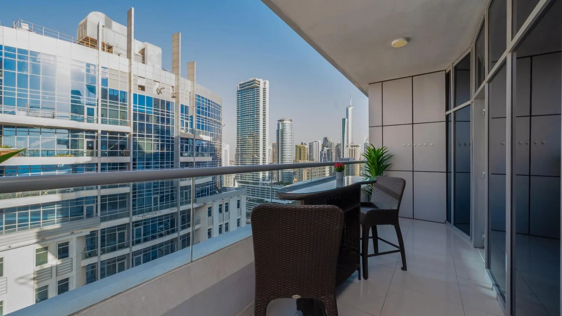 World Wide Homes - Cozy 1 Bedroom Close To Jbr Beach - Dubai Marina Apartment