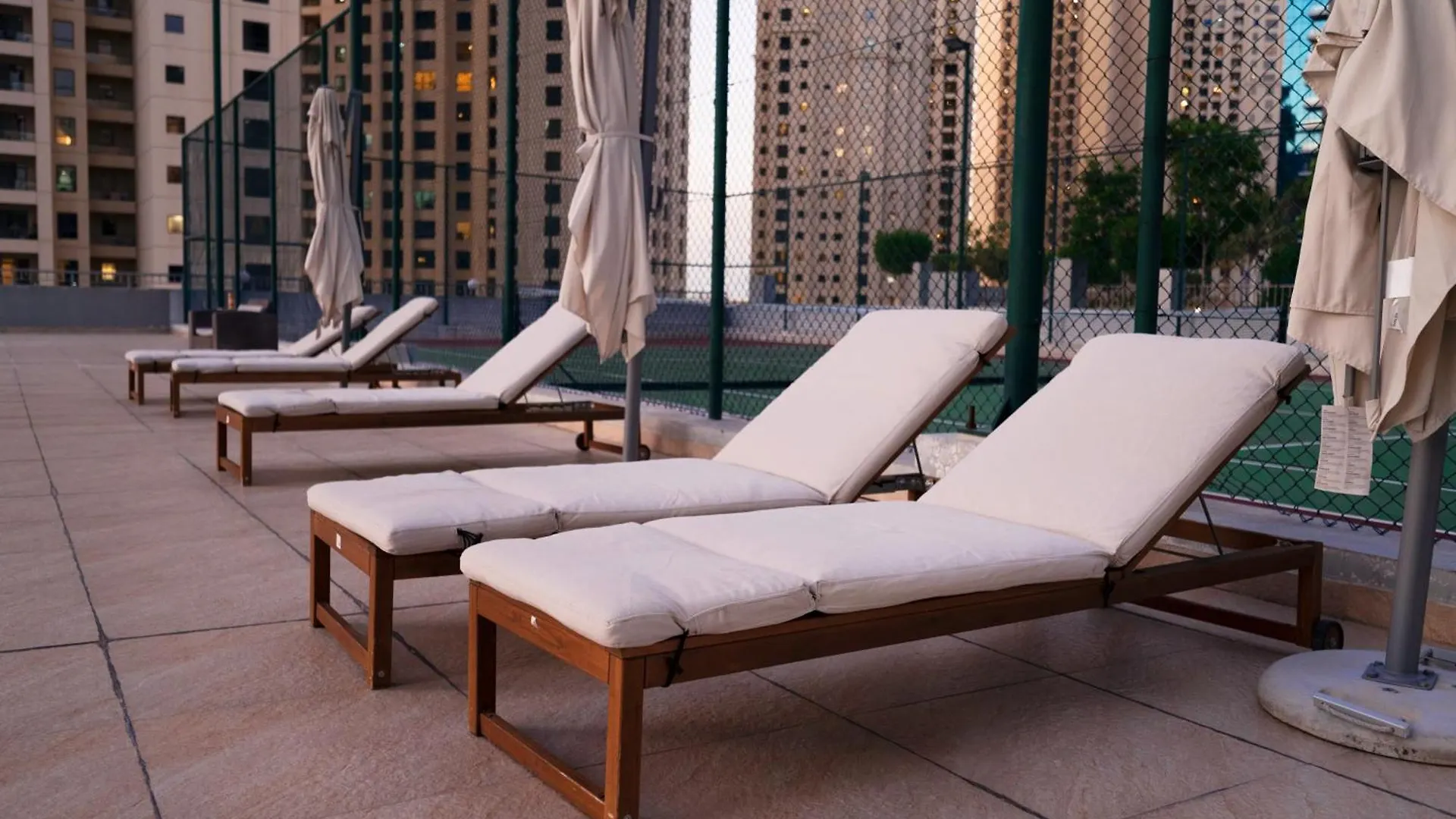 World Wide Homes - Cozy 1 Bedroom Close To Jbr Beach - Dubai Marina Apartment